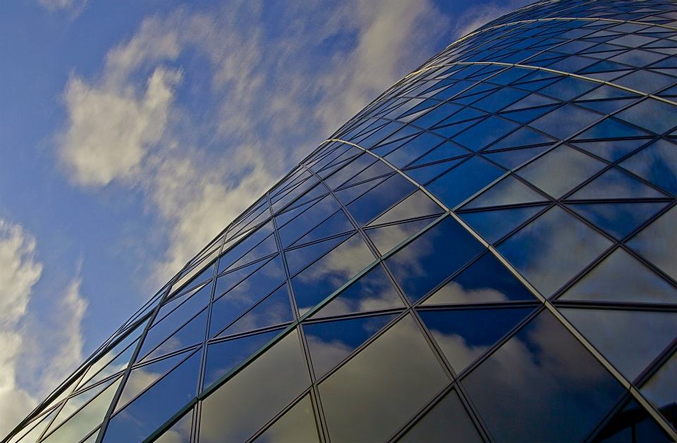 Uno specchio per il cielo (The Gherkin).jpg